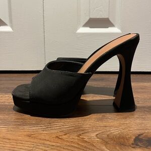 Call it Spring platform sandals NWOT